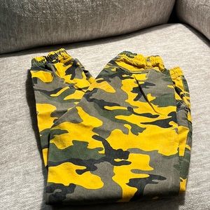 Camo pants (tight or lose fit dependent on your size)